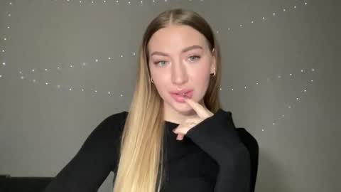 Milana online show from 28, 12, 2024