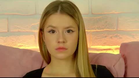 MilanaBalmain online show from 10, 9, 2025