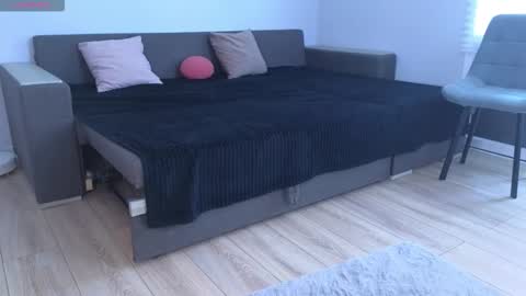 milanakowall online show from 13, 3, 2026