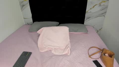 MilaRossi online show from 5, 3, 2026