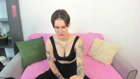 milenakeeks online show from 9, 4, 2026