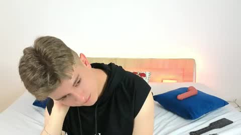 Snapshot of miless_cooper chatting on 18, 6, 2026 Miles online show from 18, 6, 2026