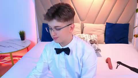 Snapshot of miless_cooper chatting on 16, 7, 2026 Miles online show from 16, 7, 2026