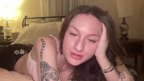 miley_monroee online show from 17, 2, 2025