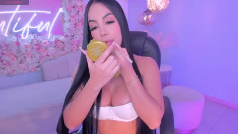 Snapshot of mileycruz_ chatting on 4, 12, 2024 Miley Cruz IG miley model23 online show from 4, 12, 2024