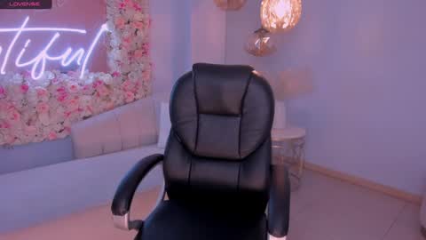 Snapshot of mileycruz_ chatting on 6, 12, 2024 Miley Cruz IG miley model23 online show from 6, 12, 2024