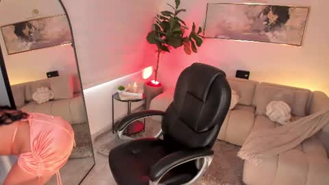 Snapshot of mileycruz_ chatting on 4, 7, 2026 Miley Cruz IG miley model23 online show from 4, 7, 2026