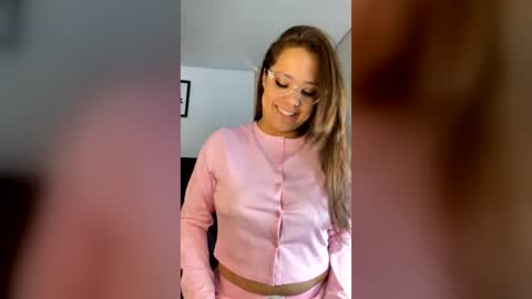 Snapshot of milf__pretty chatting on 20, 6, 2026 Melissa online show from 20, 6, 2026