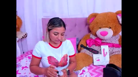 Snapshot of milf_bigass_ chatting on 28, 5, 2026 Antonella online show from 28, 5, 2026