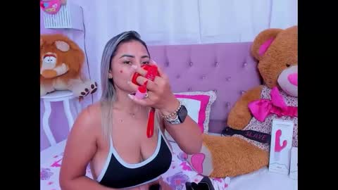 Snapshot of milf_bigass_ chatting on 4, 6, 2026 Antonella online show from 4, 6, 2026