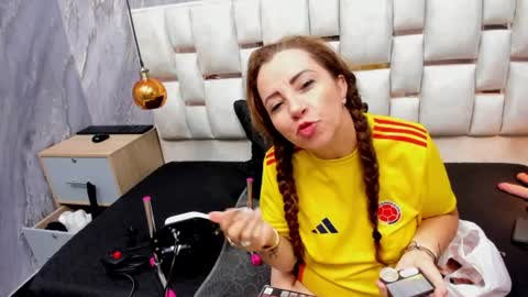 Snapshot of milf_drip chatting on 9, 6, 2026 Lili online show from 9, 6, 2026
