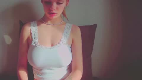 Snapshot of milia21 chatting on 26, 10, 2025 milia21 online show from 26, 10, 2025