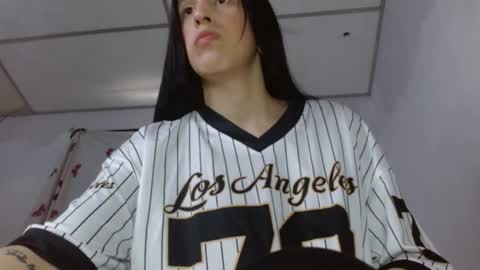 Snapshot of milker_amira chatting on 21, 12, 2024 Amira online show from 21, 12, 2024