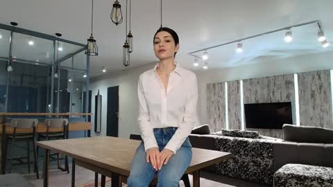 milla bella online show from 25, 3, 2026