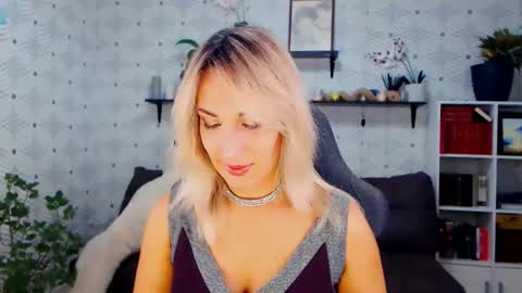 Snapshot of millaxqueen chatting on 4, 11, 2025 MillaXQueen online show from 4, 11, 2025