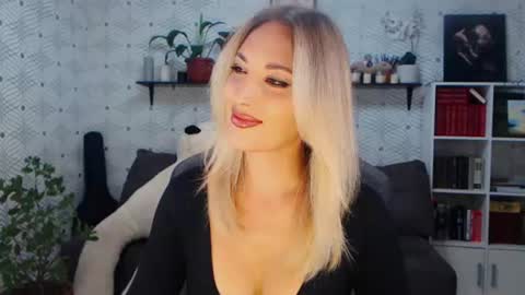 Snapshot of millaxqueen chatting on 22, 6, 2026 MillaXQueen online show from 22, 6, 2026