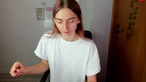 Snapshot of millie_lacroix chatting on 23, 6, 2026 millie_lacroix online show from 23, 6, 2026