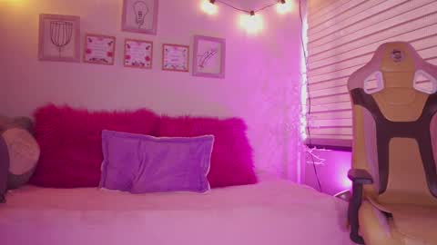 Snapshot of milly_kenner chatting on 2, 2, 2026 MILLY online show from 2, 2, 2026