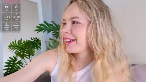 Snapshot of milly_shy chatting on 28, 5, 2026 Milly online show from 28, 5, 2026