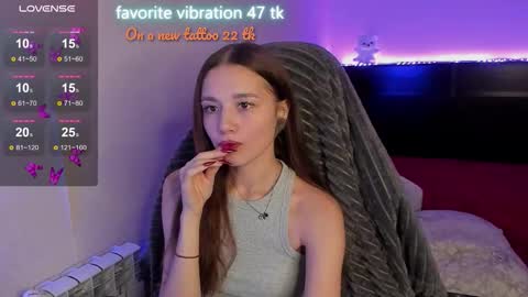 Snapshot of milyamess chatting on 29, 9, 2025 Emily online show from 29, 9, 2025