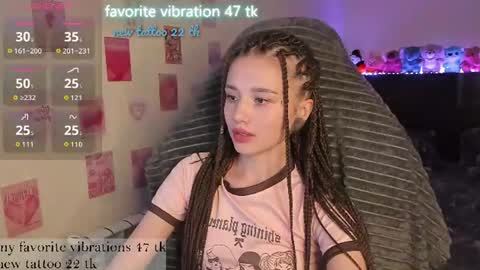 Snapshot of milyamess chatting on 23, 7, 2026 Emily online show from 23, 7, 2026