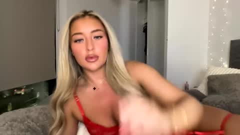 Mimi Monroe  online show from 11, 1, 2026