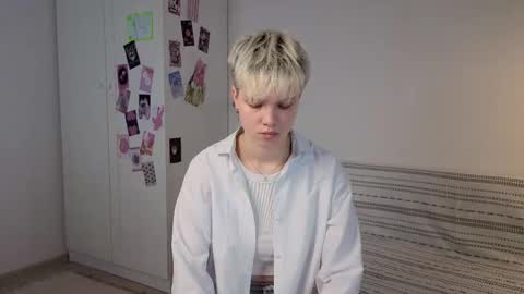 Snapshot of mimipuff chatting on 16, 10, 2025 Sonya online show from 16, 10, 2025