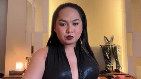 Queen Mimi online show from 2, 10, 2025