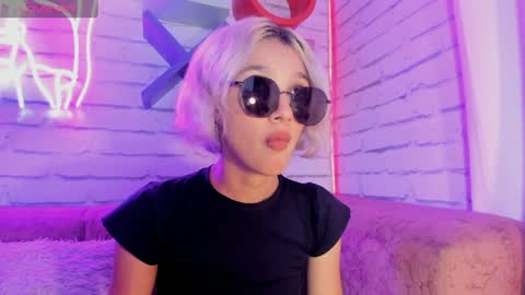 Snapshot of min_minjil chatting on 4, 1, 2025 Minji online show from 4, 1, 2025