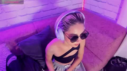 Snapshot of min_minjil chatting on 5, 1, 2025 Minji online show from 5, 1, 2025