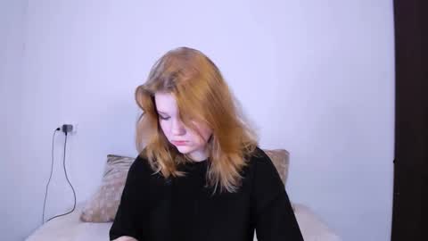 hi Im Mina  online show from 27, 10, 2025