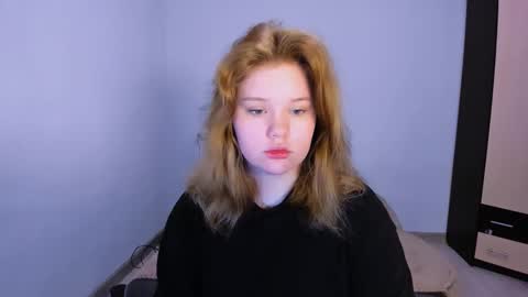 hi Im Mina  online show from 13, 11, 2025