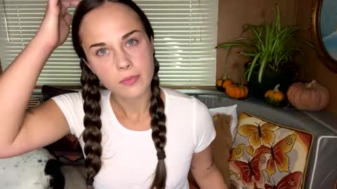 Snapshot of minimaggie chatting on 23, 9, 2025 minimaggie online show from 23, 9, 2025