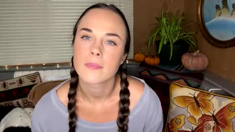 Snapshot of minimaggie chatting on 24, 10, 2025 minimaggie online show from 24, 10, 2025