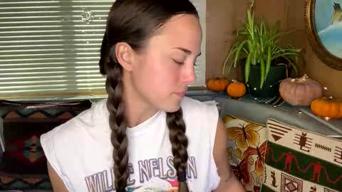 minimaggie online show from 12, 11, 2025