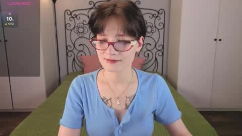 Snapshot of mint_fairy chatting on 26, 9, 2025 Olivia online show from 26, 9, 2025