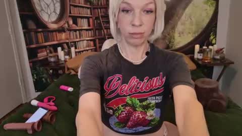 Snapshot of minxtessarae chatting on 25, 6, 2026 Tessa Rae online show from 25, 6, 2026