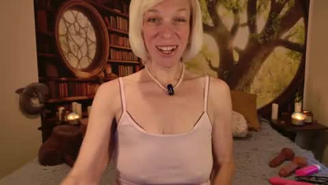 Snapshot of minxtessarae chatting on 18, 7, 2026 Tessa Rae online show from 18, 7, 2026