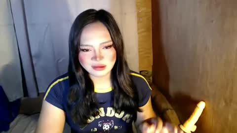 Snapshot of mira_luna222 chatting on 5, 1, 2026 Mira Bella online show from 5, 1, 2026