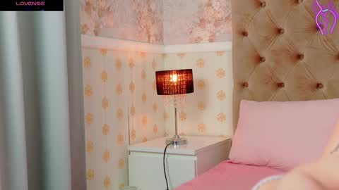 mira_lynxx online show from 20, 10, 2025