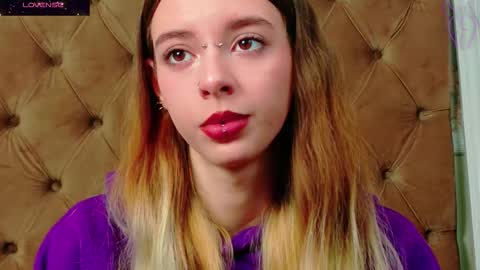 mira_lynxx online show from 4, 12, 2025