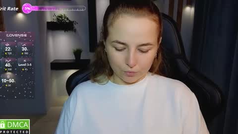 Snapshot of mira_mermayd chatting on 28, 9, 2025 Mira online show from 28, 9, 2025