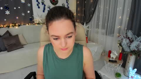 Snapshot of miraclecurly chatting on 25, 12, 2024 Emma online show from 25, 12, 2024