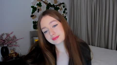 Snapshot of miraclecurly chatting on 10, 1, 2025 Emma online show from 10, 1, 2025