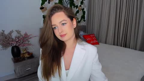 Snapshot of miraclecurly chatting on 18, 1, 2025 Emma online show from 18, 1, 2025
