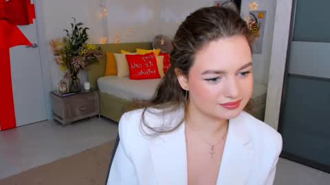 Snapshot of miraclecurly chatting on 5, 2, 2025 Emma online show from 5, 2, 2025