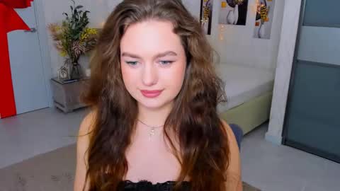 Snapshot of miraclecurly chatting on 5, 2, 2025 Emma online show from 5, 2, 2025