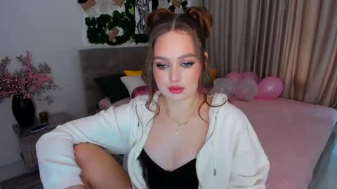 Snapshot of miraclecurly chatting on 22, 2, 2025 Emma online show from 22, 2, 2025