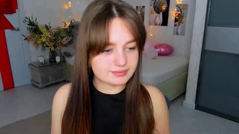 Snapshot of miraclecurly chatting on 5, 3, 2025 Emma online show from 5, 3, 2025