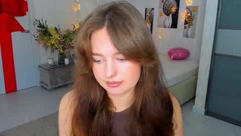 Snapshot of miraclecurly chatting on 6, 3, 2025 Emma online show from 6, 3, 2025